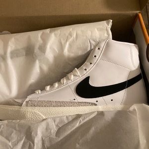 Nike blazer mid 77 6.5 boys 8 girls